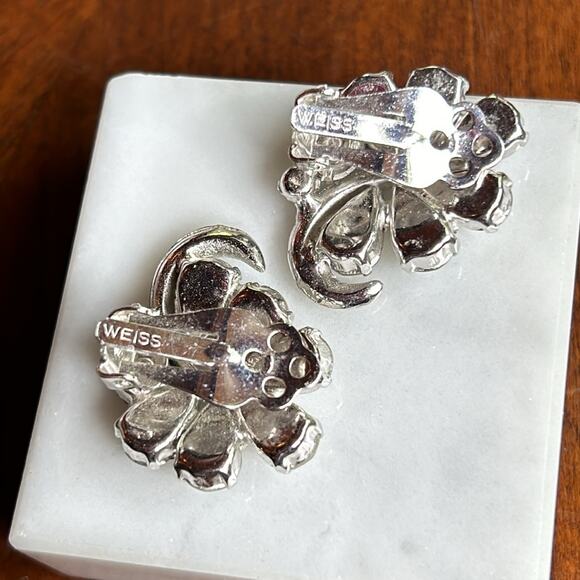 Vintage Signed Weiss Rhinestone Clip On Earrings #220 - Picture 2 of 4
